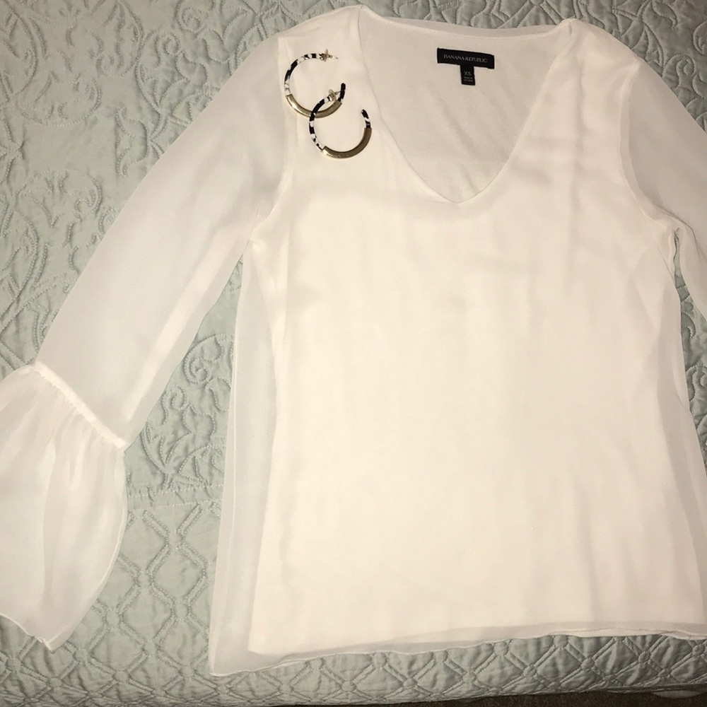 Stylish white blouse, barely worn.